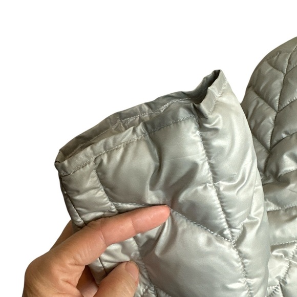 Kenneth Cole hooded silver/grey puffer jacket two pockets - Picture 9 of 15